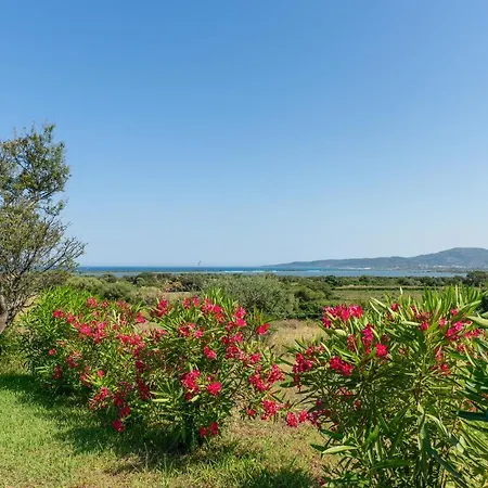 Casa Vacanza * La Caletta